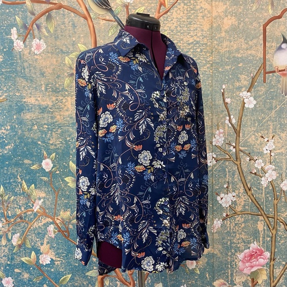 TrueTrue Tops - NWOT, TrueTrue Dark Blue Floral Blouse Button Down